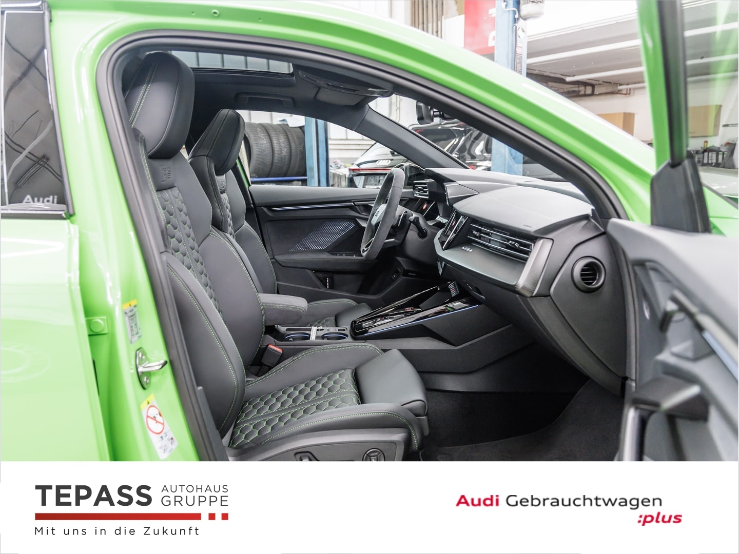 Bild über Audi RS 3 Limousine TFSI quattro S tronic - für weitere Informationen kontaktieren Sie den Audi Partner