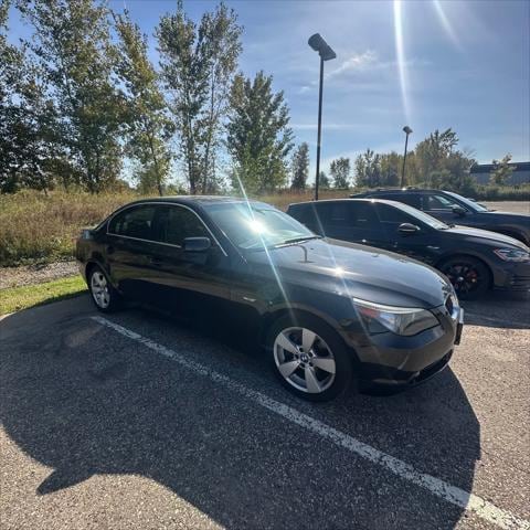 Used 2007 BMW 5 Series 525xi with VIN WBANF33587CW69037 for sale in Maplewood, Minnesota