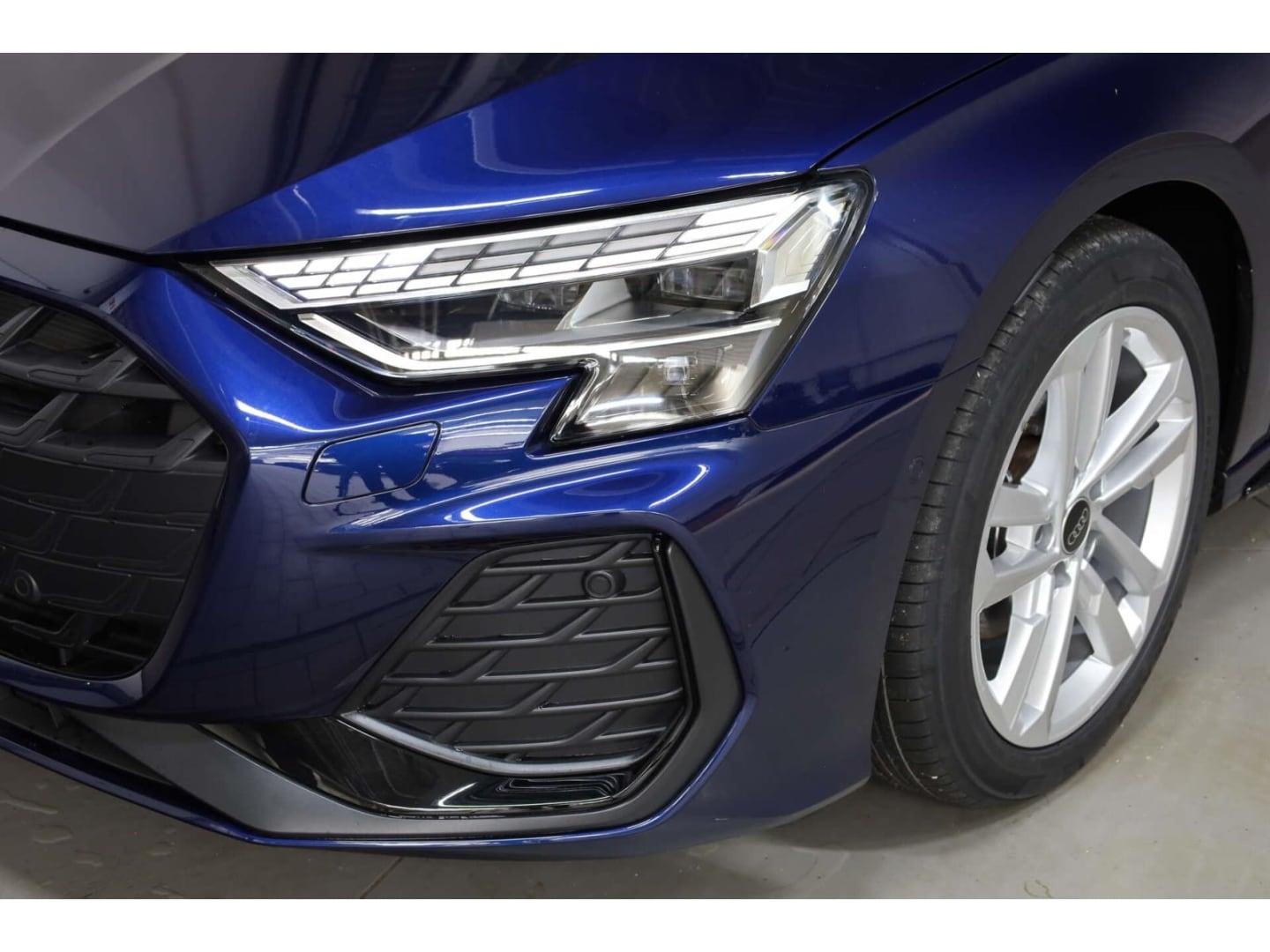Bild über Audi A3 Limousine TDI S tronic - für weitere Informationen kontaktieren Sie den Audi Partner