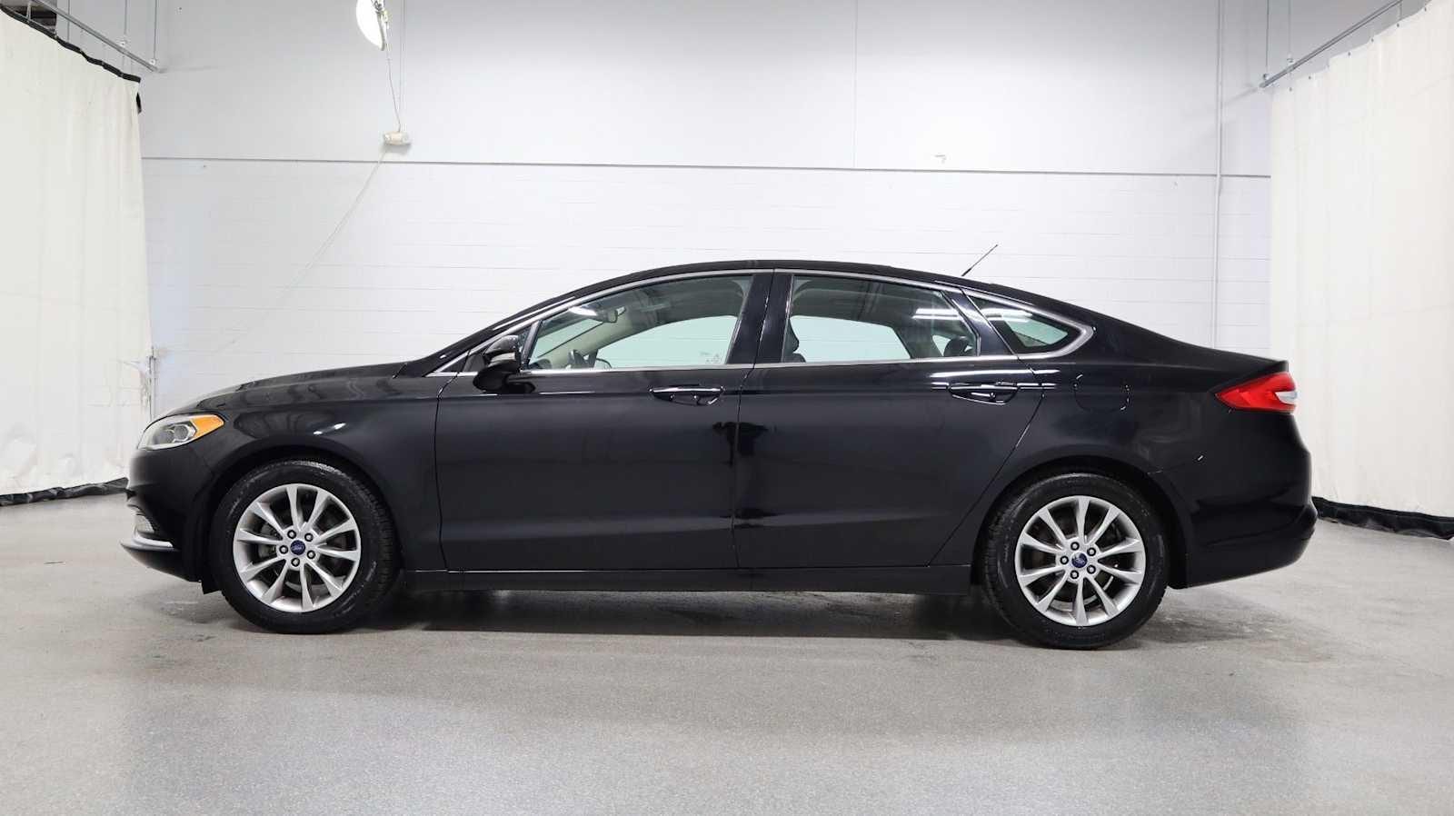 Used 2017 Ford Fusion SE with VIN 3FA6P0HD8HR129084 for sale in Novi, MI