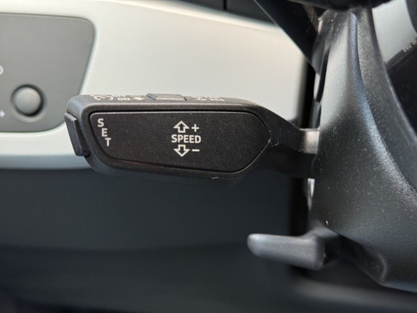Bild über Audi A4 Avant 40 TFSI S tronic - für weitere Informationen kontaktieren Sie den Audi Partner
