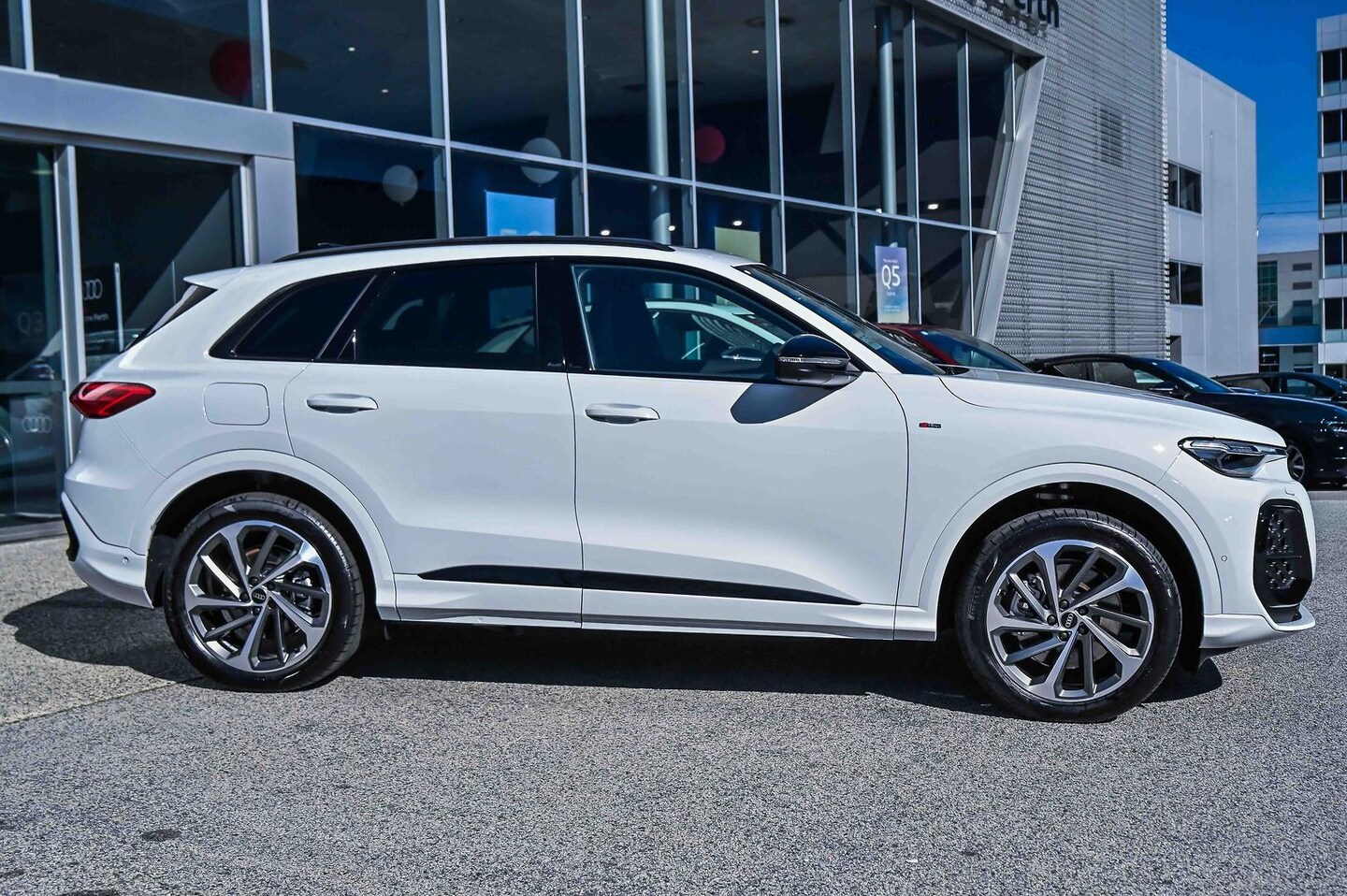 Image about Audi Q5 SUV TDI quattro 150 kW sport