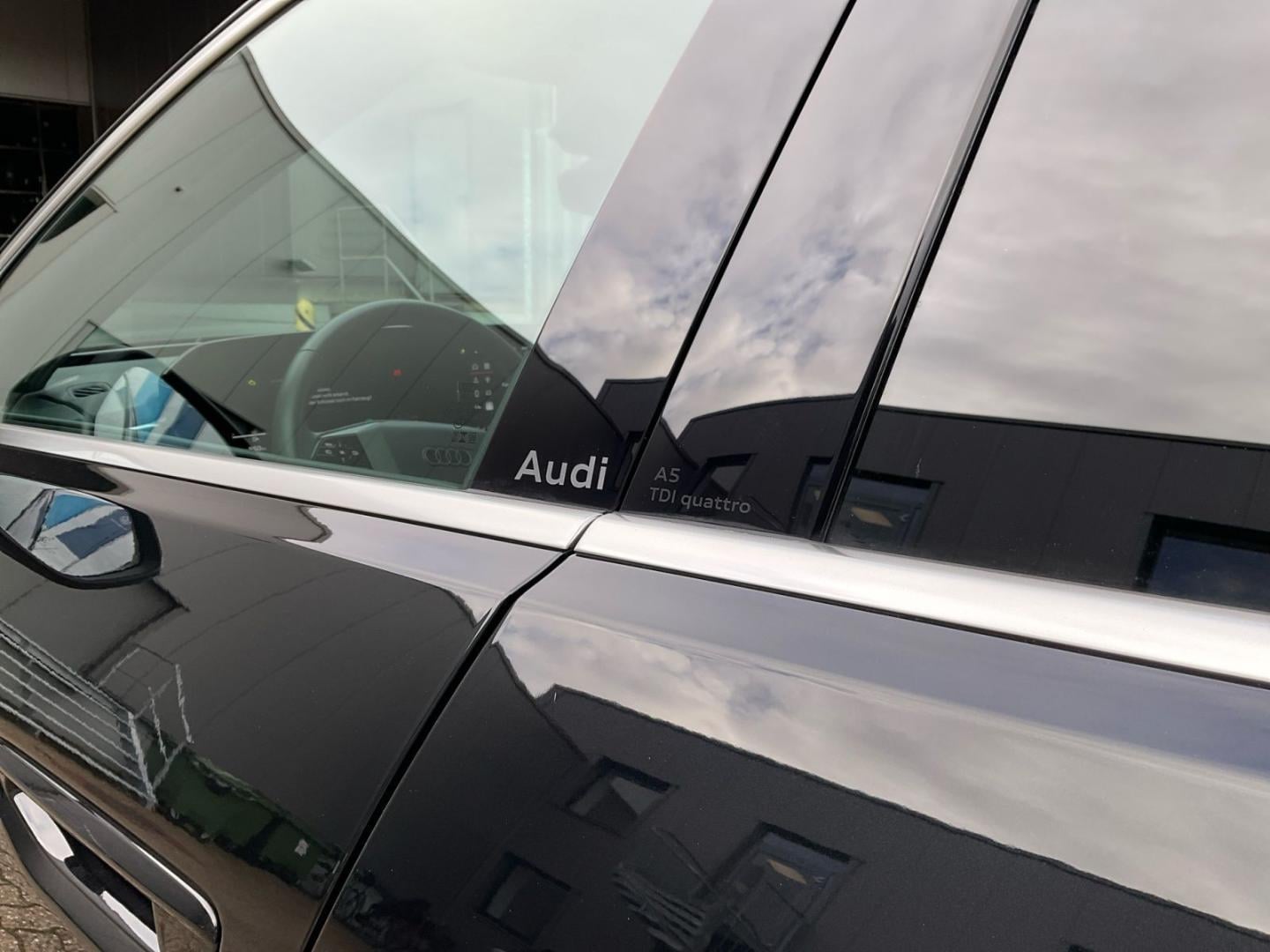 Bild über Audi A5 Limousine TDI quattro 150 kW S tronic - für weitere Informationen kontaktieren Sie den Audi Partner