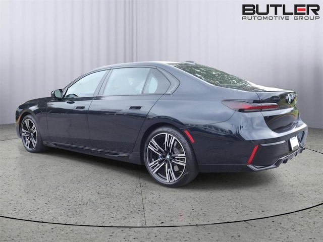 2023 BMW 740