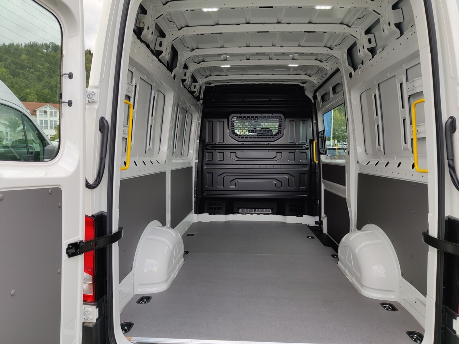 Volkswagen Crafter Kasten mittlerer Radstand – Bild 7