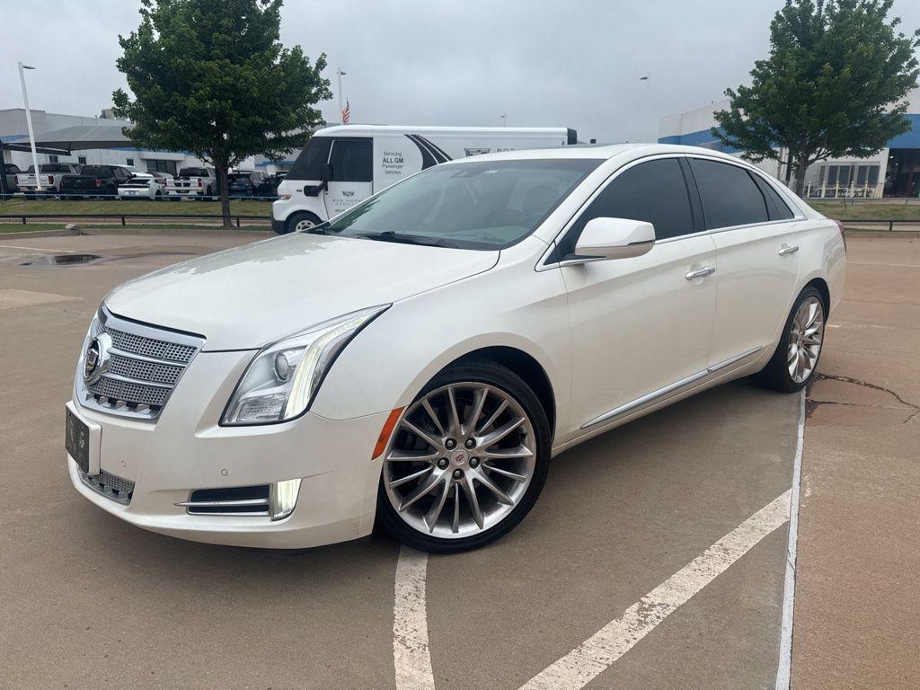 2013 Cadillac XTS 3.6L FWD Platinum Collection's photo
