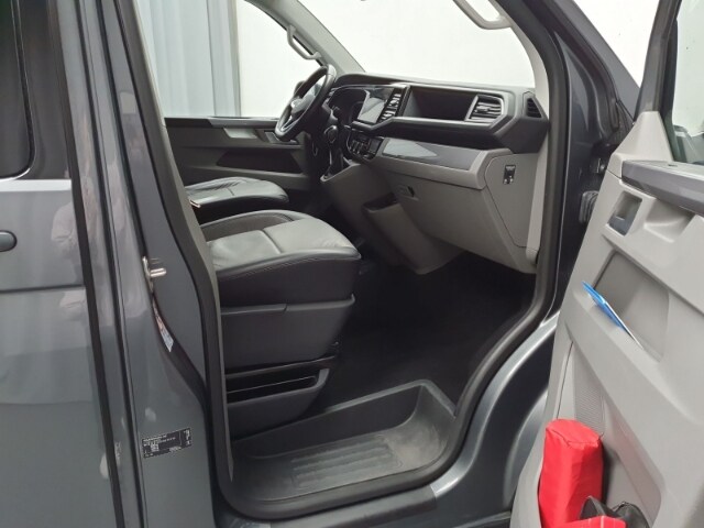 Volkswagen T6.1 Caravelle larger