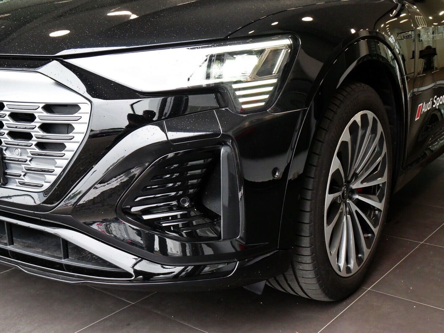 Image about Audi Q8 e-tron S line 55 e-tron quattro