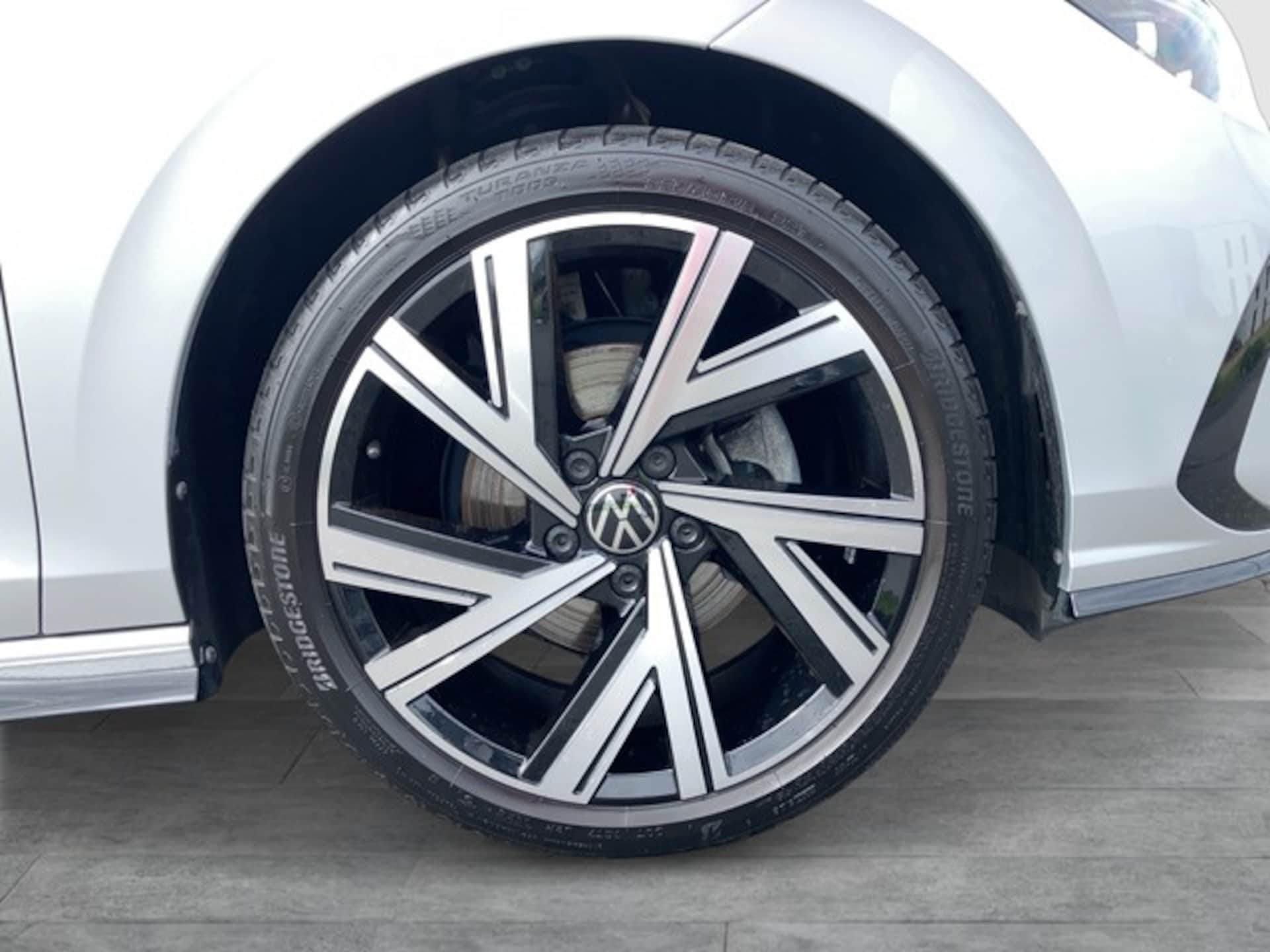 Volkswagen Golf R-Line