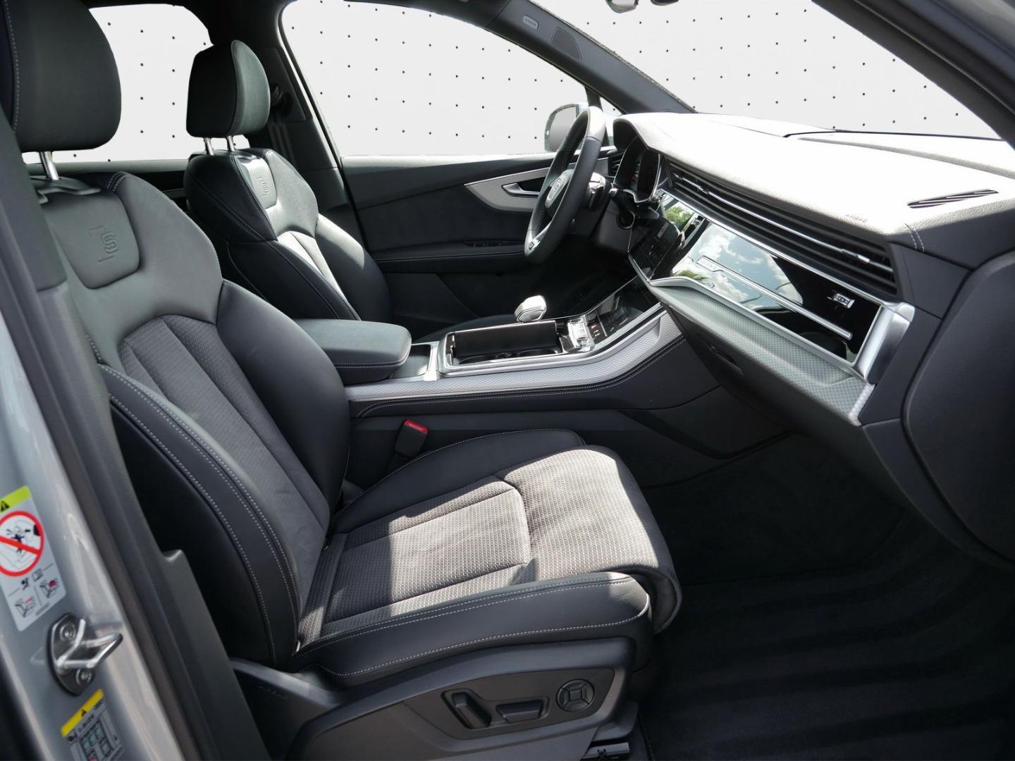 Image about Audi Q7 SUV TFSI e S line 55 TFSI e quattro tiptronic