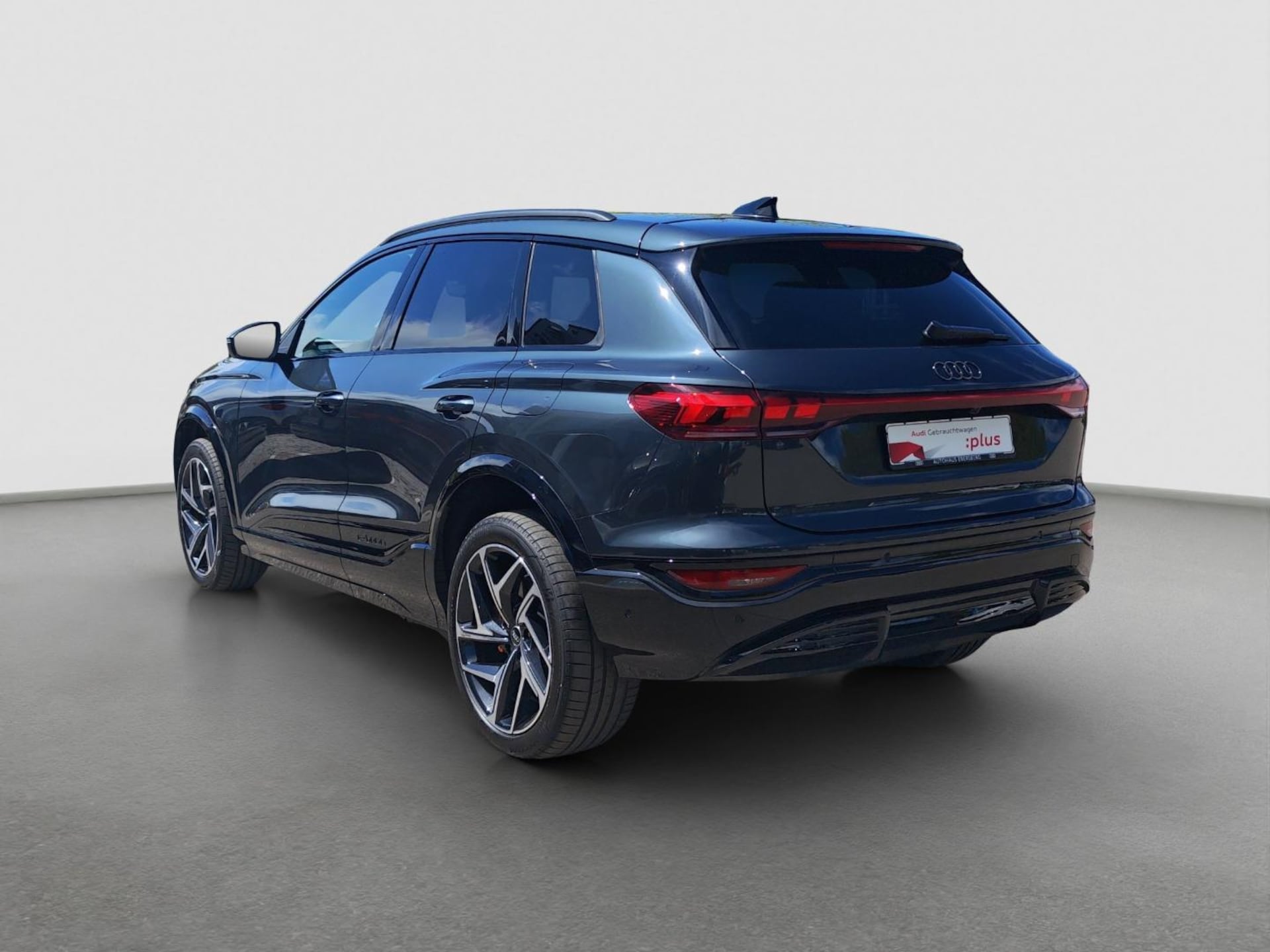 Audi SQ6 SUV e-tron