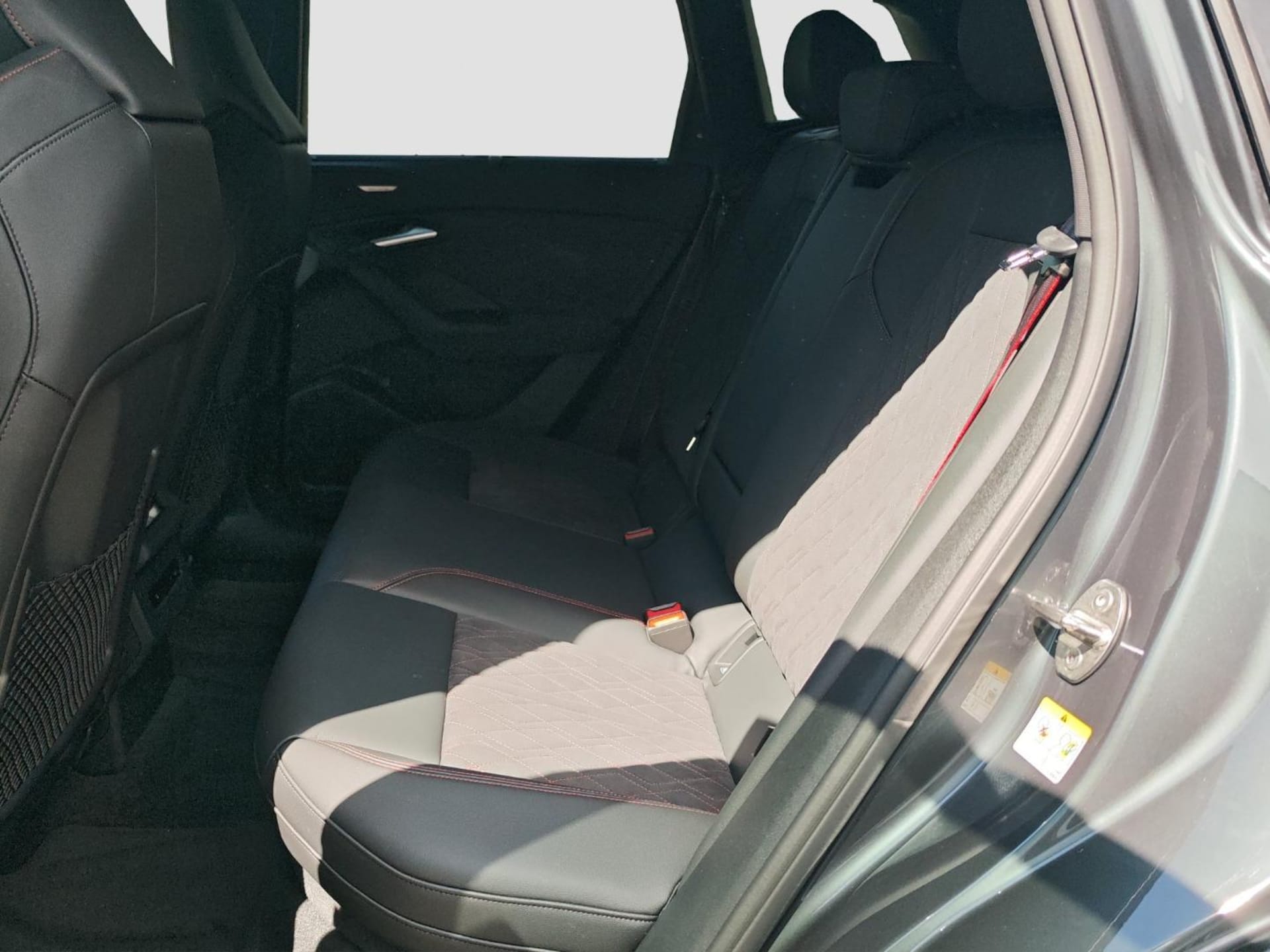 Audi SQ6 SUV e-tron