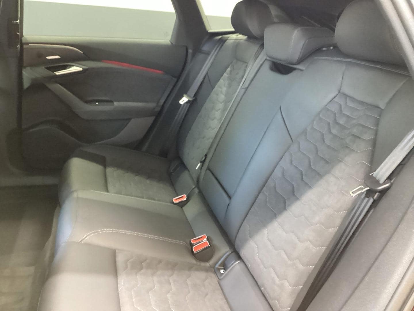 Bild über Audi A6 Avant e-tron S line business e-tron quattro 315 kW - für weitere Informationen kontaktieren Sie den Audi Partner