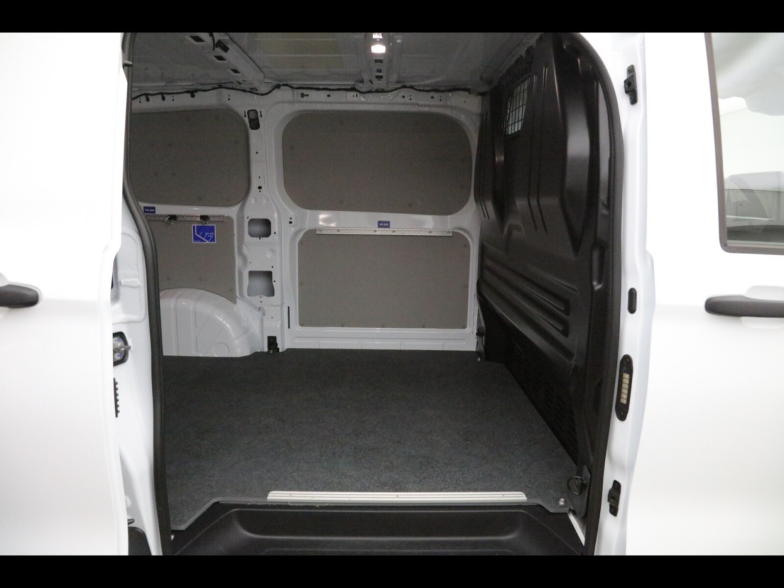 Volkswagen Transporter Kasten kurzer Radstand – Bild 7