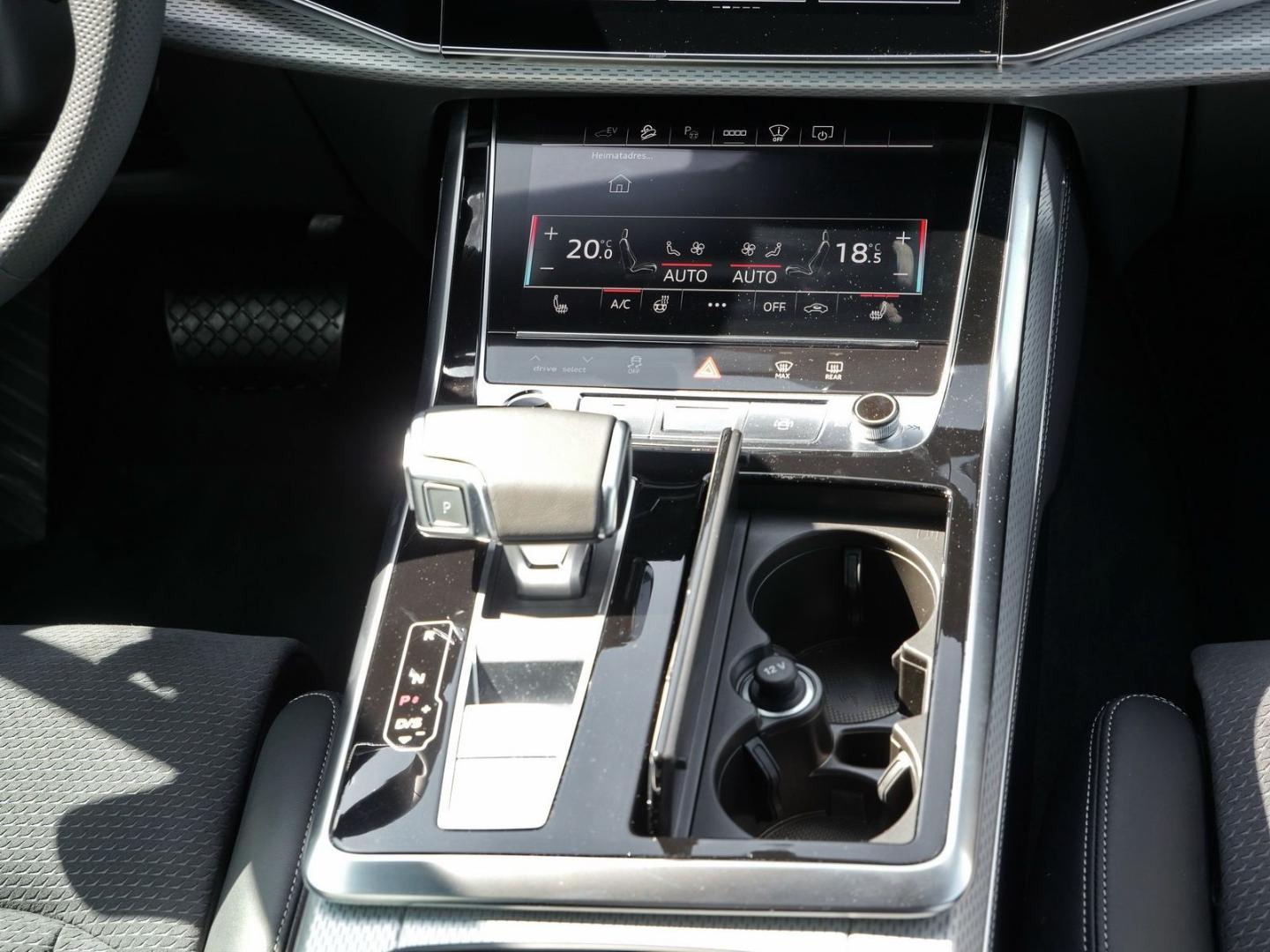 Image about Audi Q7 SUV TFSI e S line 55 TFSI e quattro tiptronic