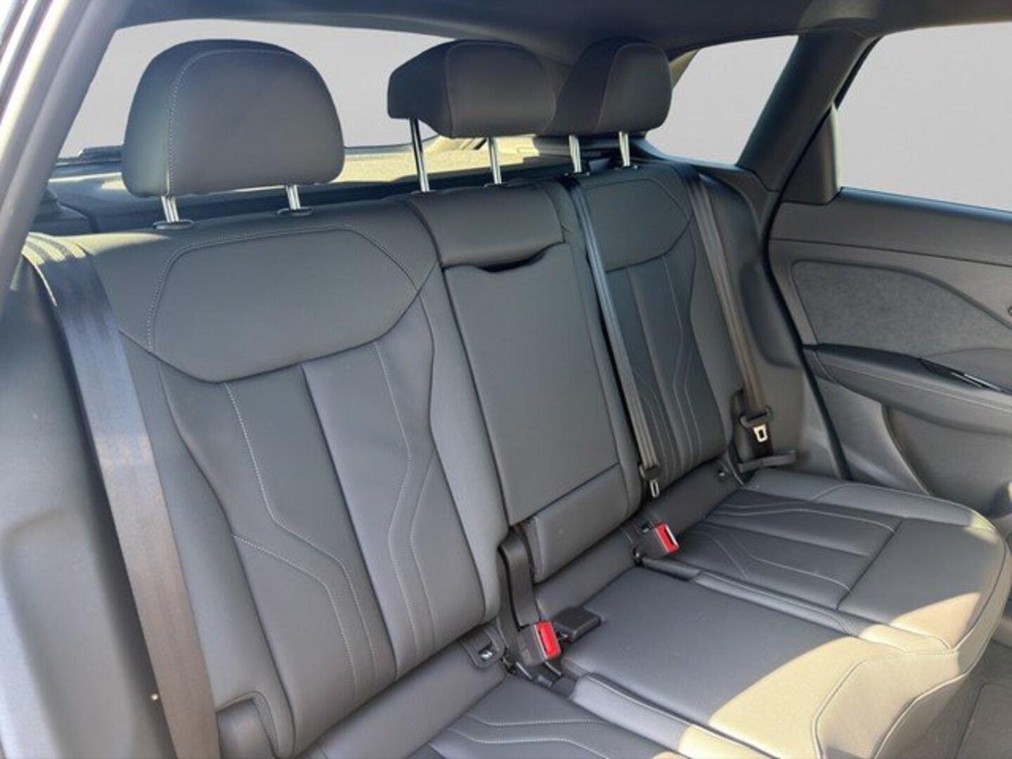 Bild über Audi Q3 SUV TFSI 110 kW S tronic - für weitere Informationen kontaktieren Sie den Audi Partner