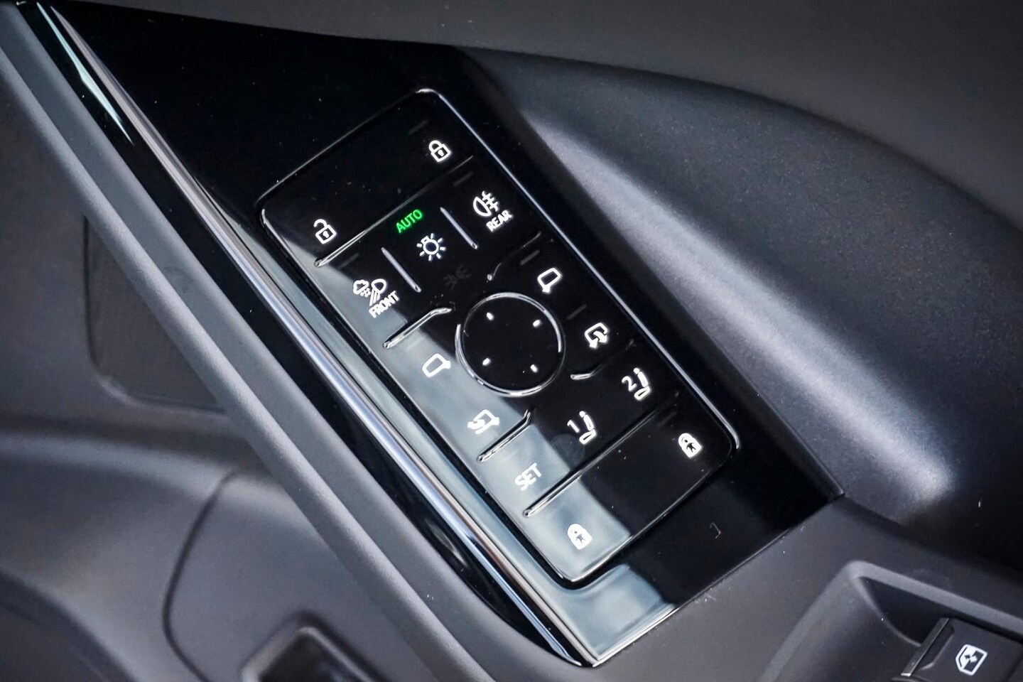 Image about Audi Q6 SUV e-tron e-tron