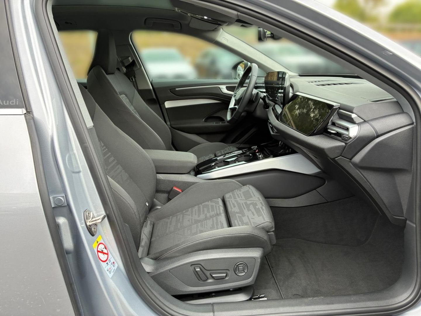 Bild über Audi A6 Avant TDI quattro 150 kW S tronic - für weitere Informationen kontaktieren Sie den Audi Partner