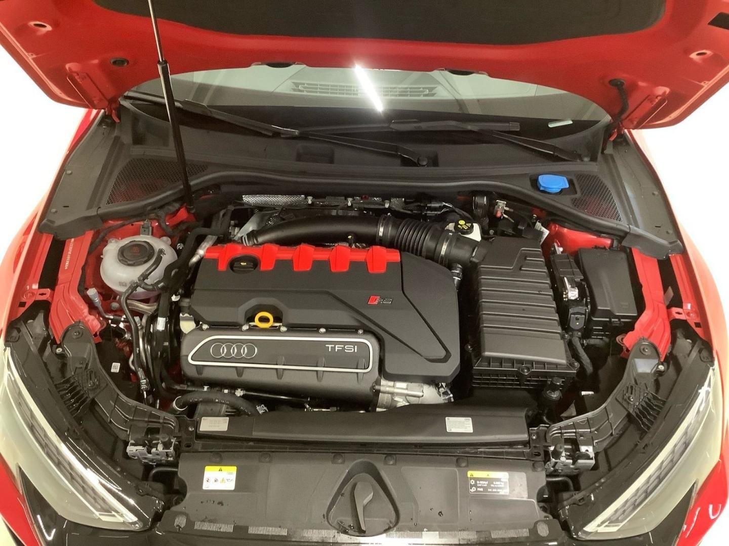 Bild über Audi RS 3 Sportback TFSI quattro 294 kW S tronic - für weitere Informationen kontaktieren Sie den Audi Partner