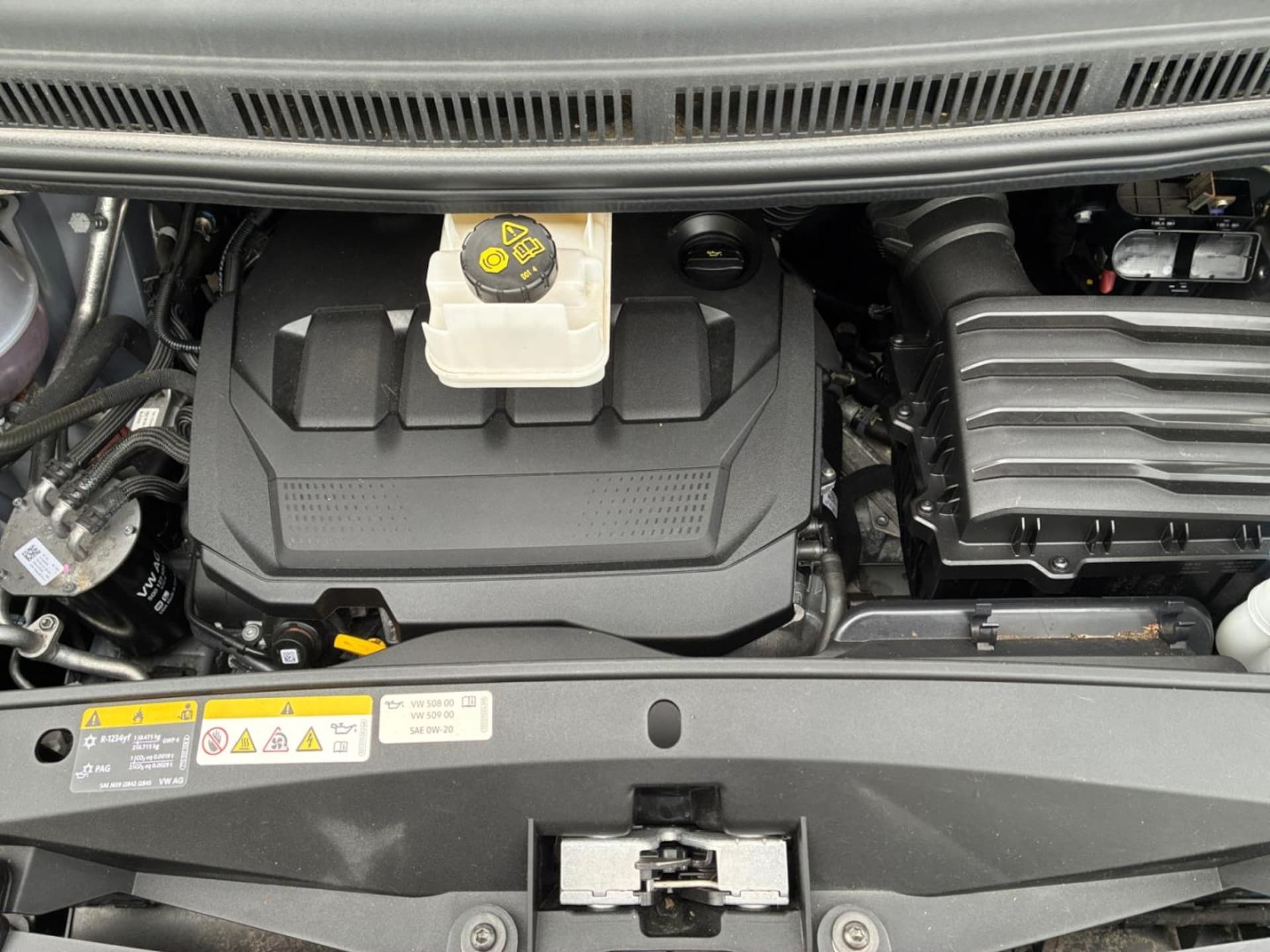 Volkswagen Multivan Langversion Basis-Modell