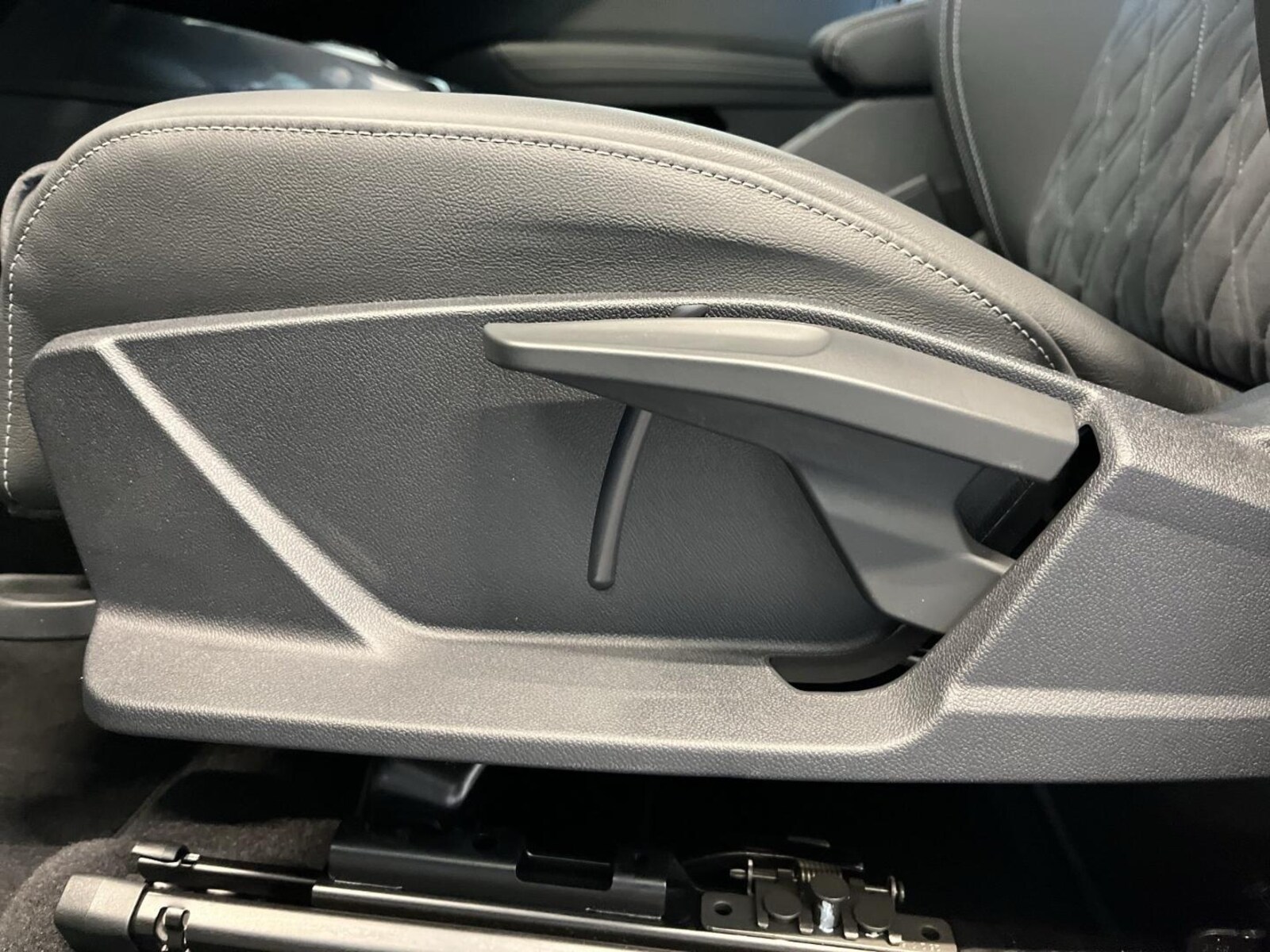 Audi Q4 Sportback e-tron – Bild 14