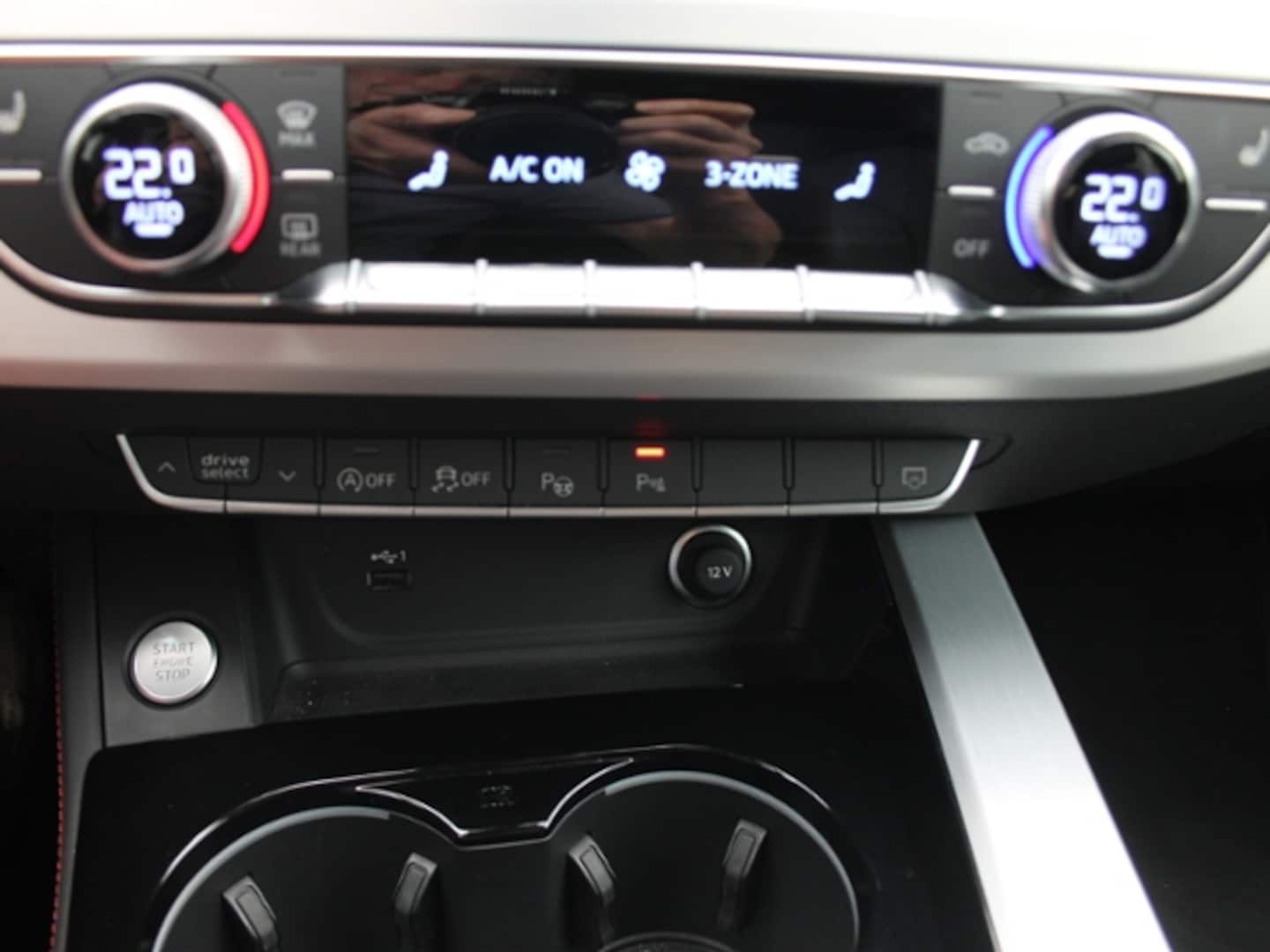 Bild über Audi A4 Avant S line 40 TDI S tronic - für weitere Informationen kontaktieren Sie den Audi Partner