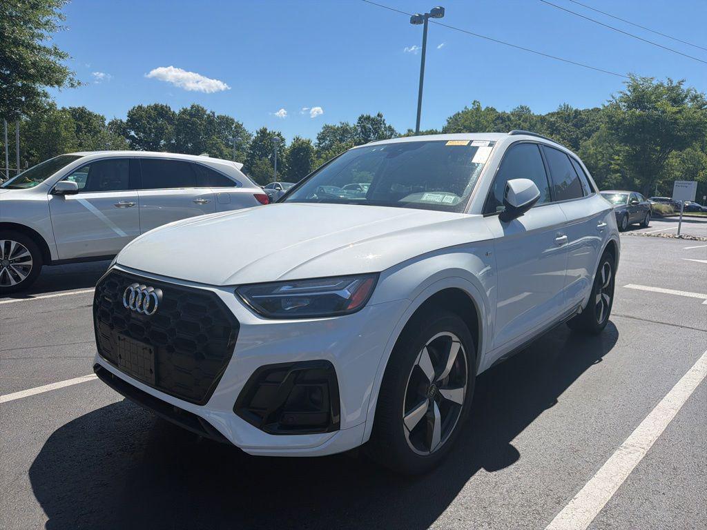 2022 Audi Q5 45 Premium Plus's photo