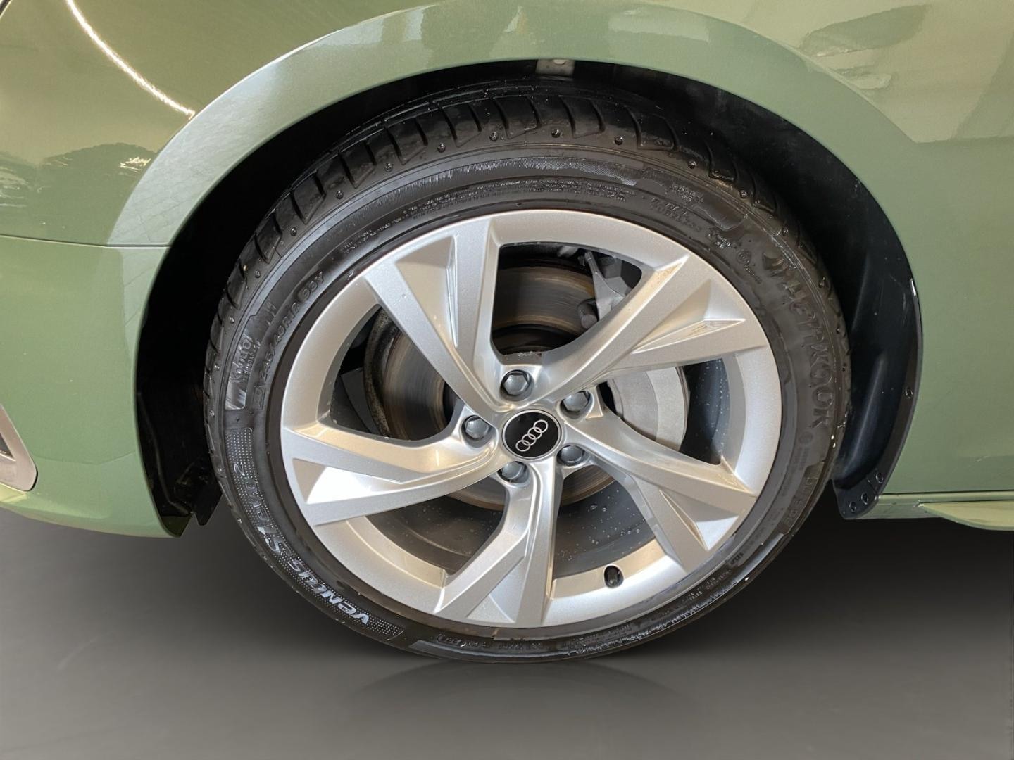 Bild über Audi A4 Avant S line 40 TDI S tronic - für weitere Informationen kontaktieren Sie den Audi Partner