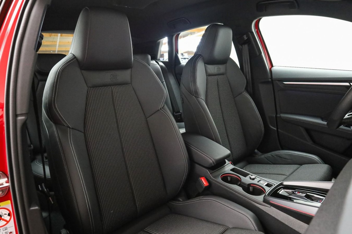 Bild über Audi S3 Sportback TFSI quattro S tronic - für weitere Informationen kontaktieren Sie den Audi Partner