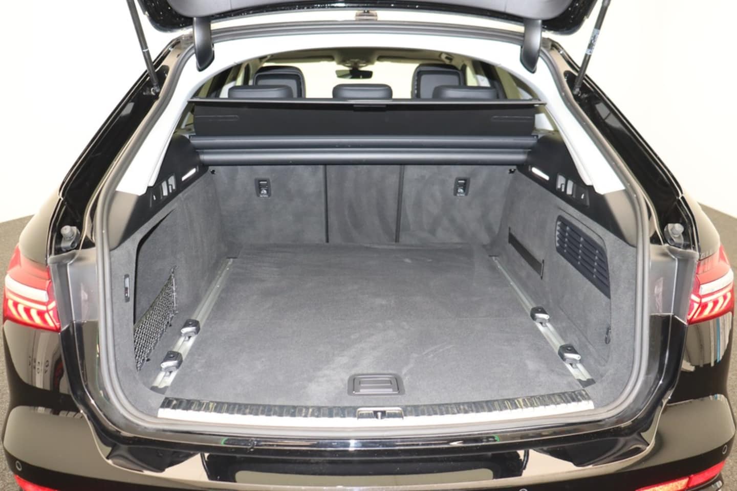 Bild über Audi S6 Avant TDI quattro tiptronic - für weitere Informationen kontaktieren Sie den Audi Partner