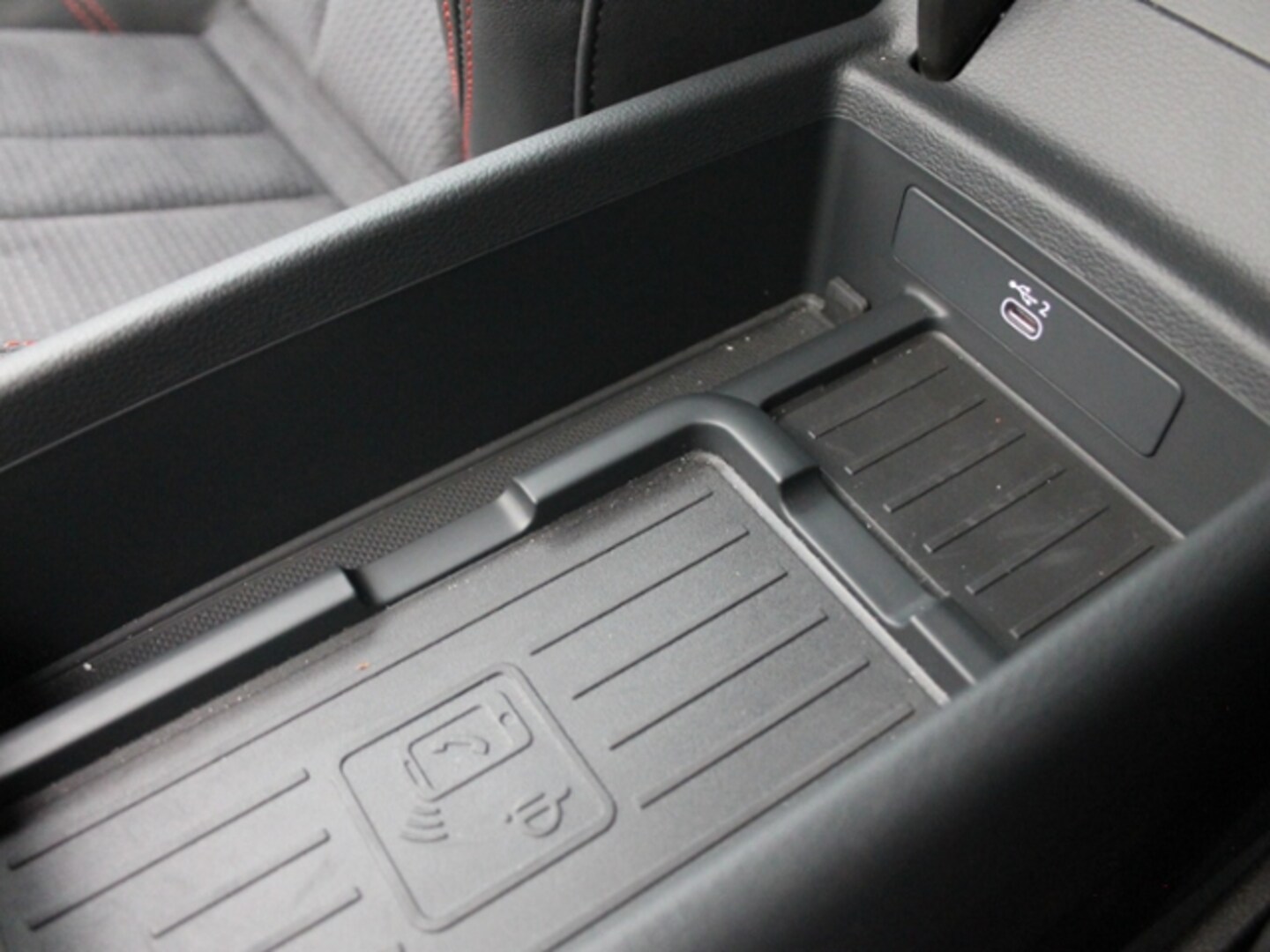 Bild über Audi A4 Avant S line 40 TDI S tronic - für weitere Informationen kontaktieren Sie den Audi Partner