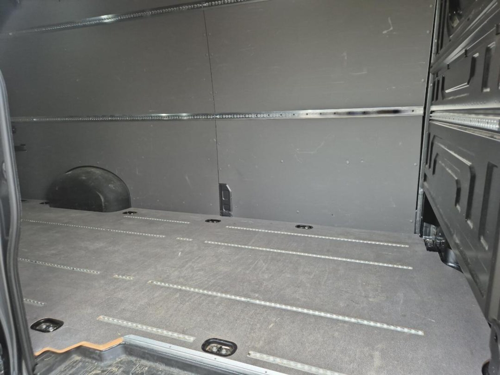 Volkswagen Crafter Kasten langer Radstand – Bild 10
