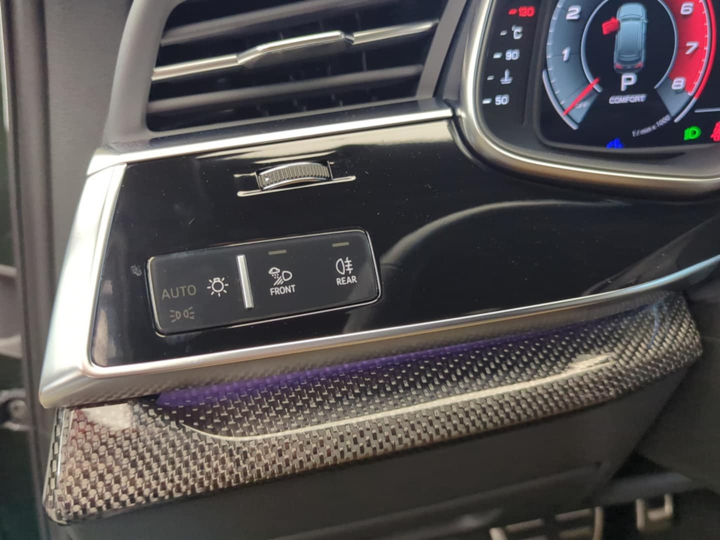 Bild über Audi SQ7 competition plus TFSI quattro tiptronic - für weitere Informationen kontaktieren Sie den Audi Partner