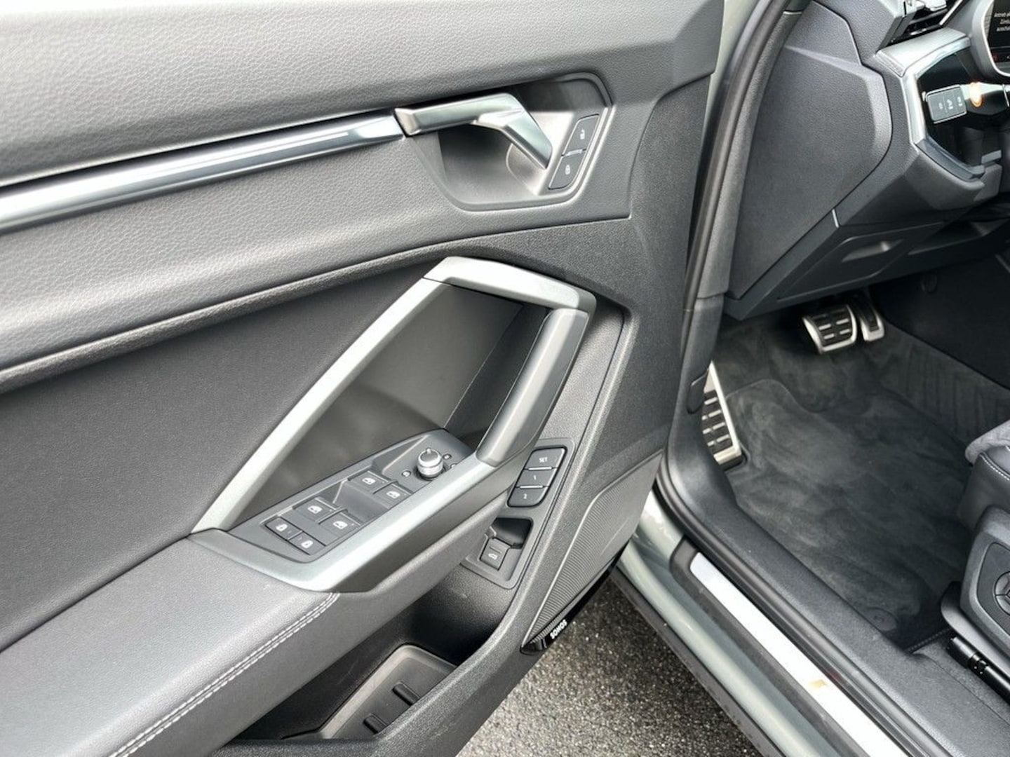 Bild über Audi Q3 TFSI quattro 180 kW S tronic - für weitere Informationen kontaktieren Sie den Audi Partner
