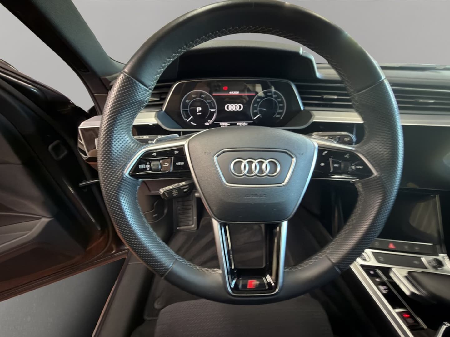 Bild über Audi e-tron S line 55 quattro - für weitere Informationen kontaktieren Sie den Audi Partner
