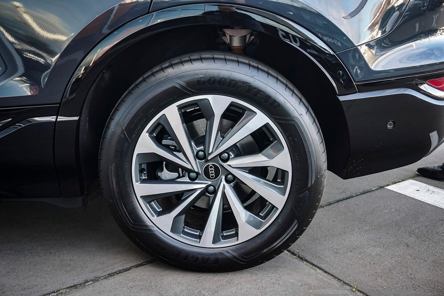 Image about Audi Q6 SUV e-tron e-tron