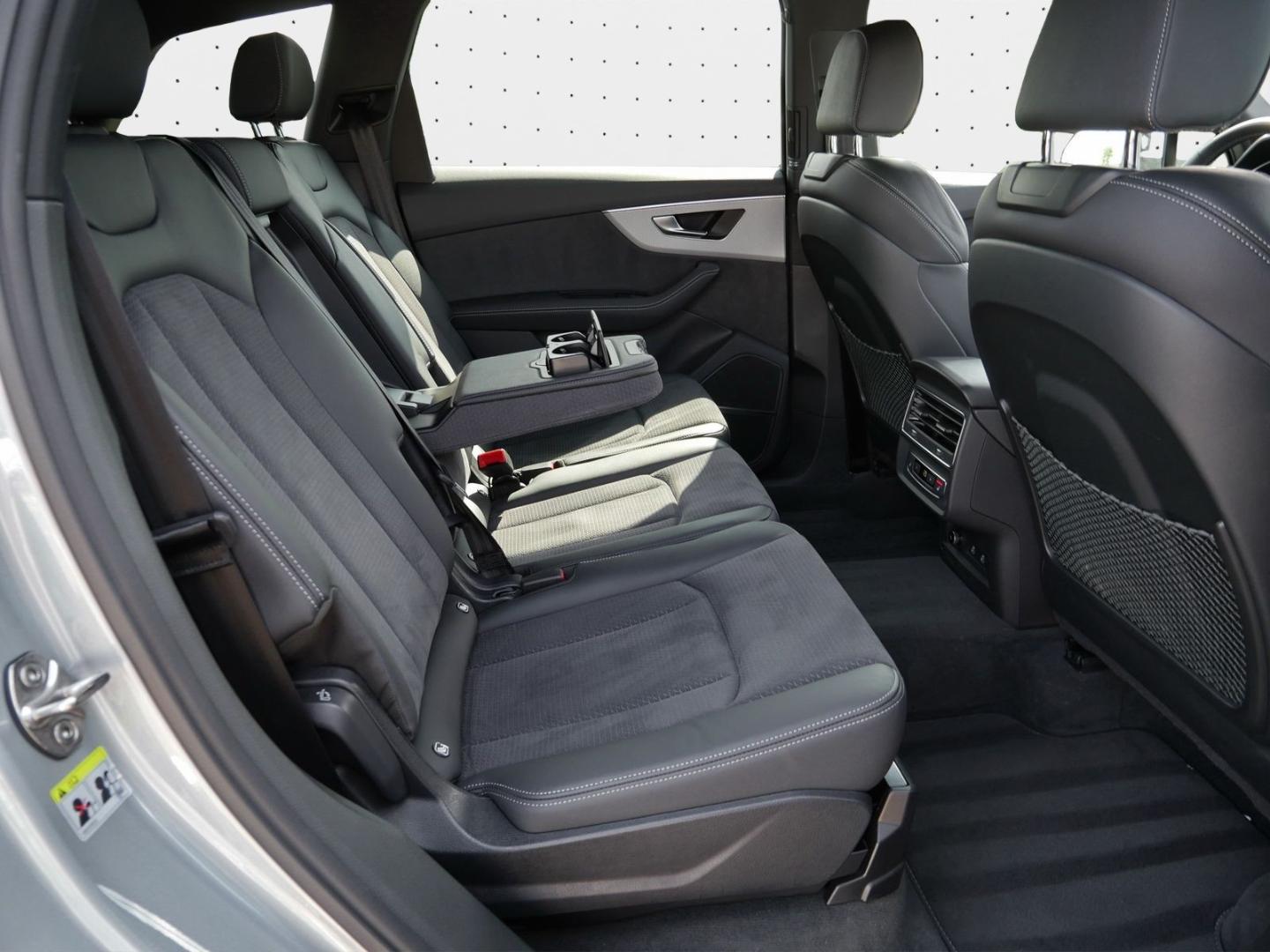 Image about Audi Q7 SUV TFSI e S line 55 TFSI e quattro tiptronic