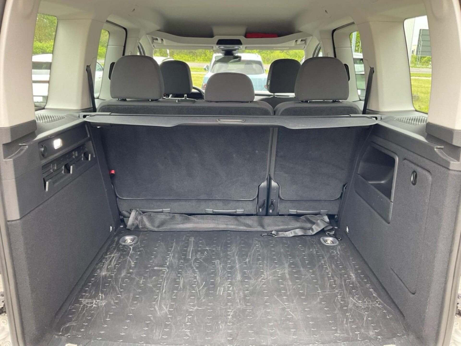 Volkswagen Caddy Basis-Modell
