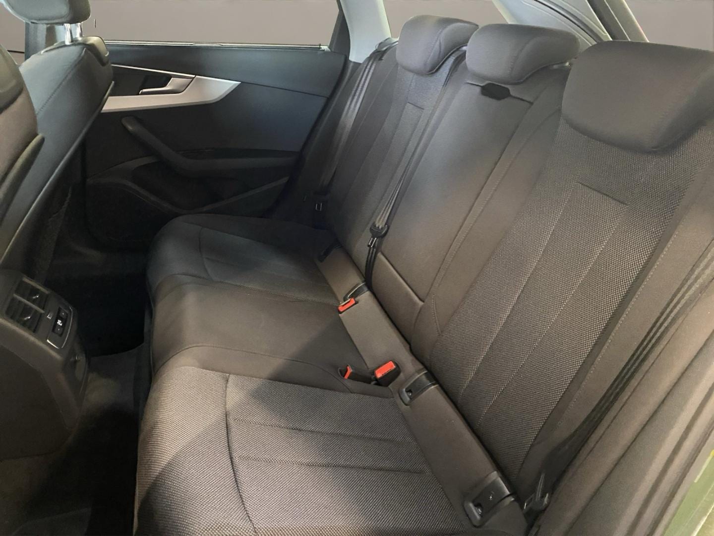 Bild über Audi A4 Avant S line 40 TDI S tronic - für weitere Informationen kontaktieren Sie den Audi Partner