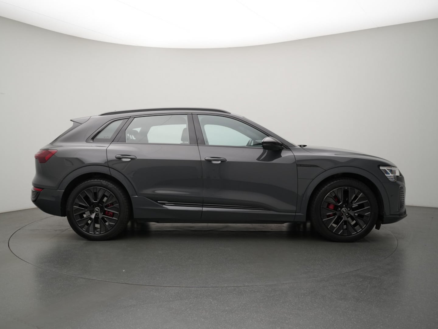 Bild über Audi Q8 e-tron S line 50 e-tron quattro - für weitere Informationen kontaktieren Sie den Audi Partner