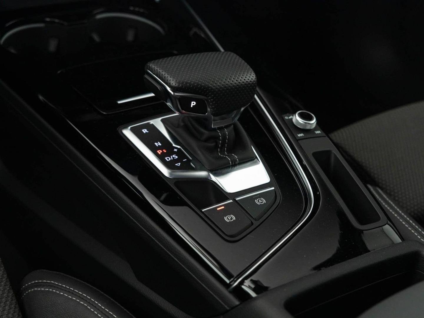 Image about Audi A4 Avant S line edition 40 TDI quattro 150 kW (204 CV) S tronic
