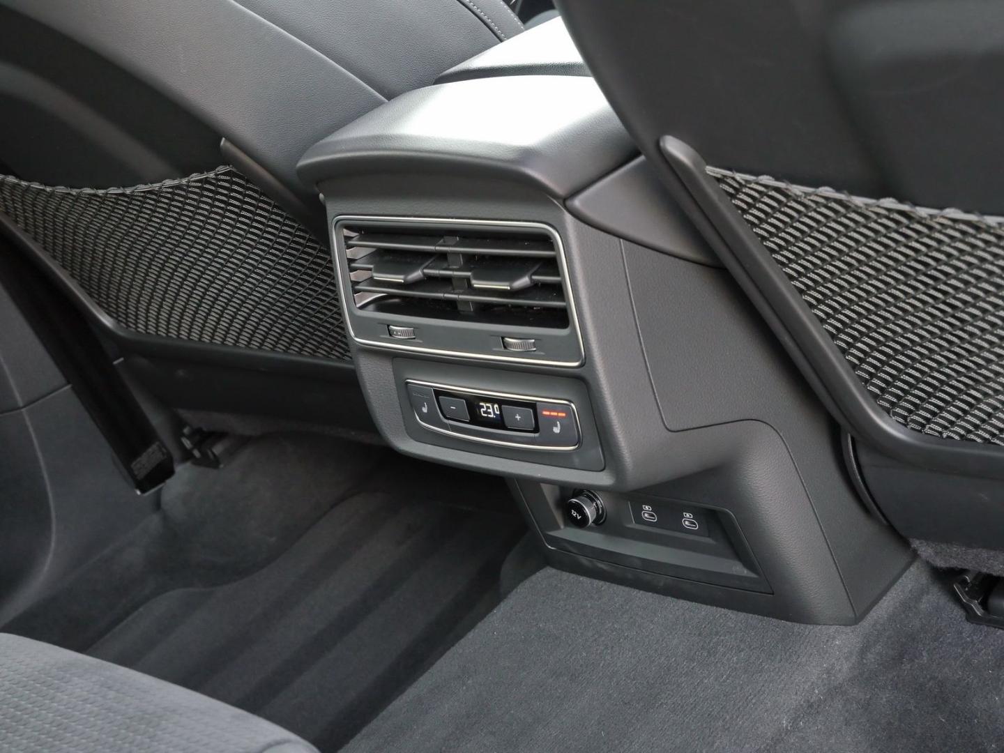 Image about Audi Q7 SUV TFSI e S line 55 TFSI e quattro tiptronic