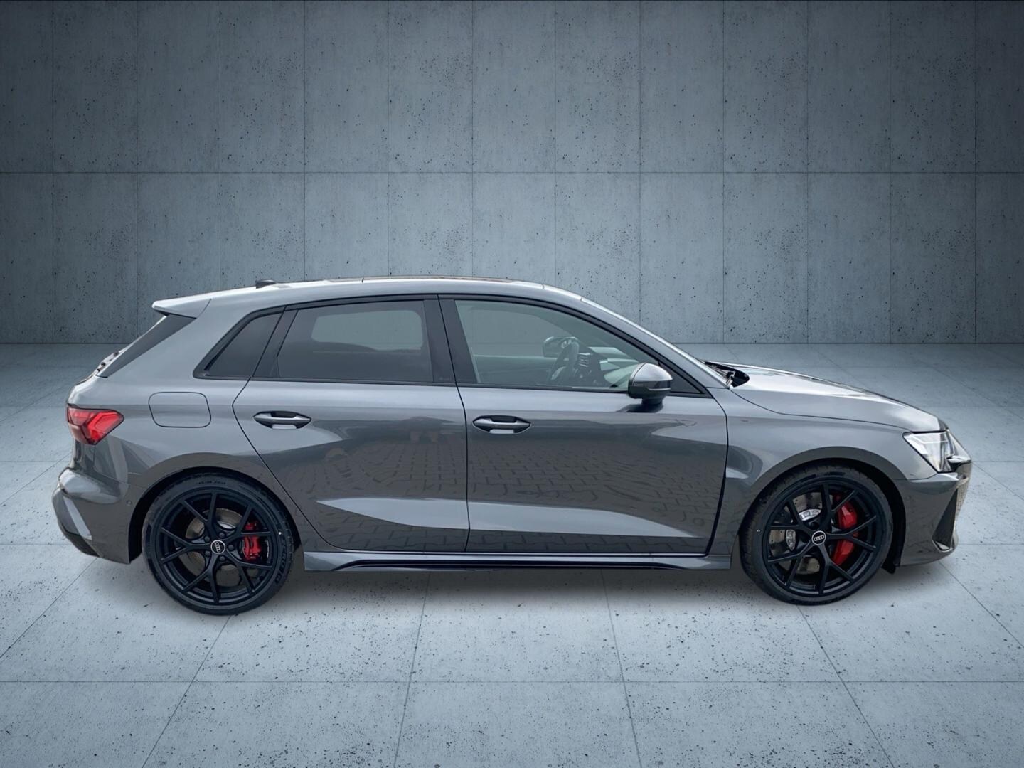 Bild über Audi RS 3 Sportback TFSI quattro 294 kW S tronic - für weitere Informationen kontaktieren Sie den Audi Partner