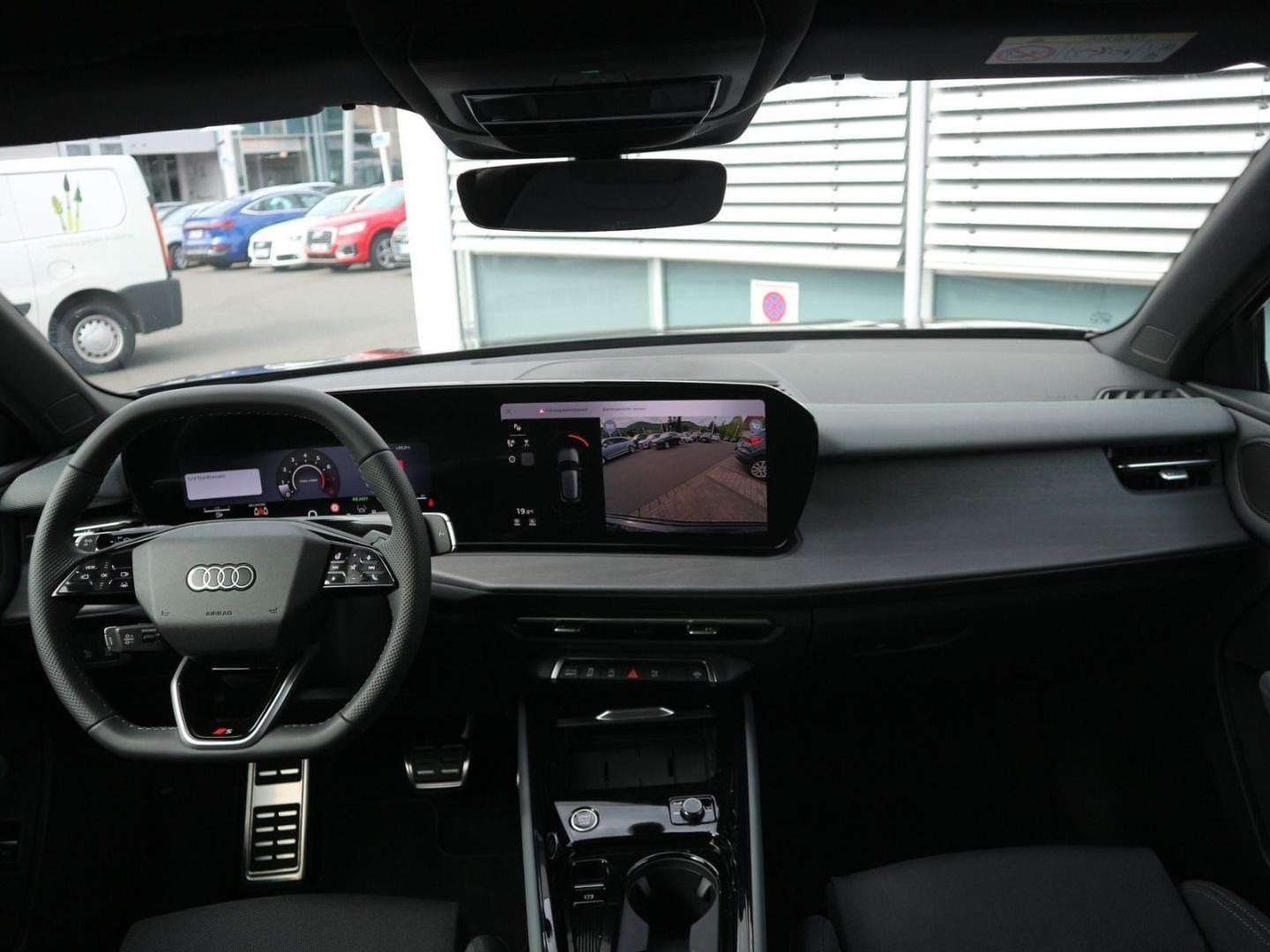 Bild über Audi Q3 SUV TFSI quattro 150 kW S tronic - für weitere Informationen kontaktieren Sie den Audi Partner