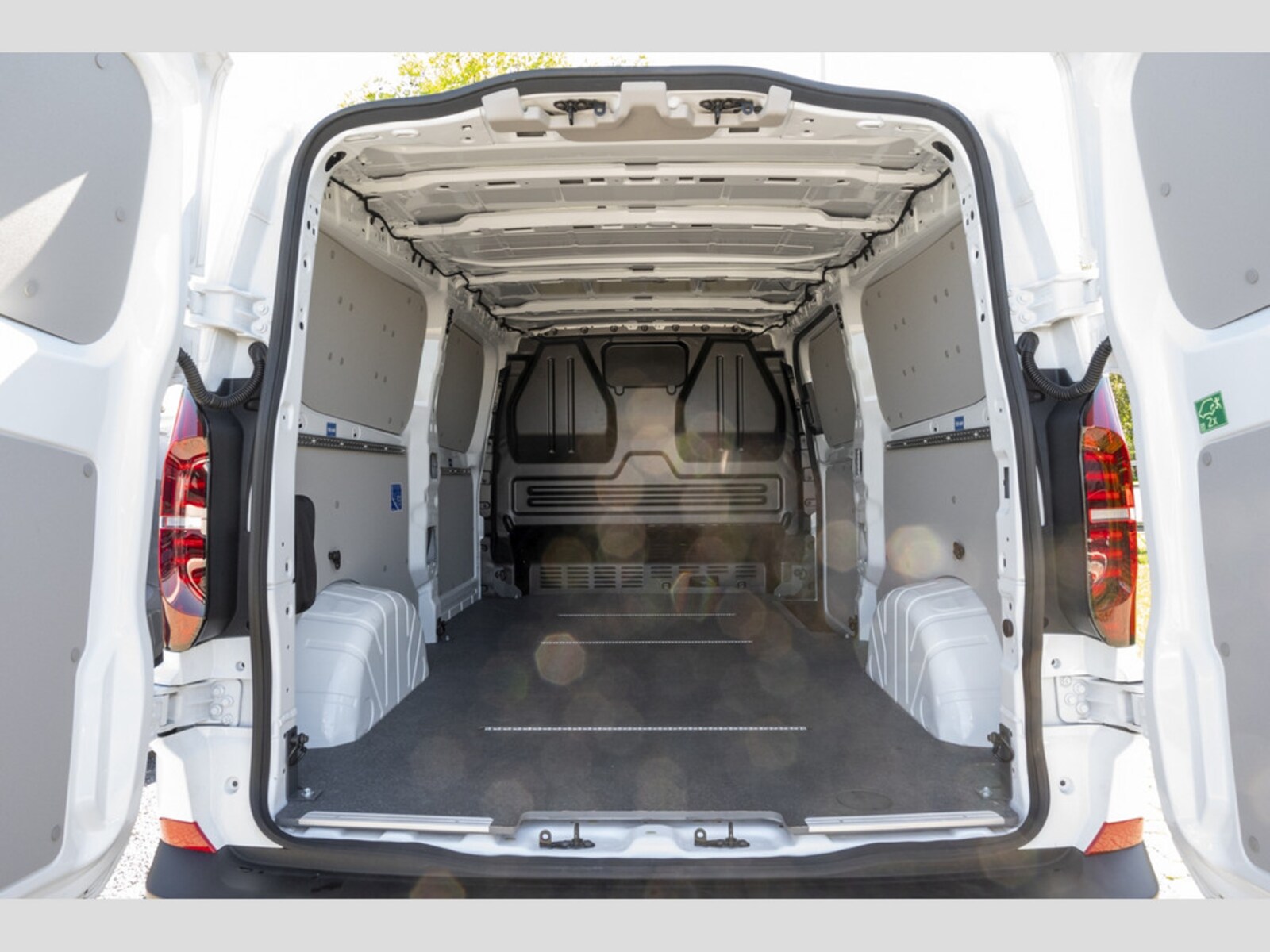 Volkswagen Transporter Kasten langer Radstand – Bild 6