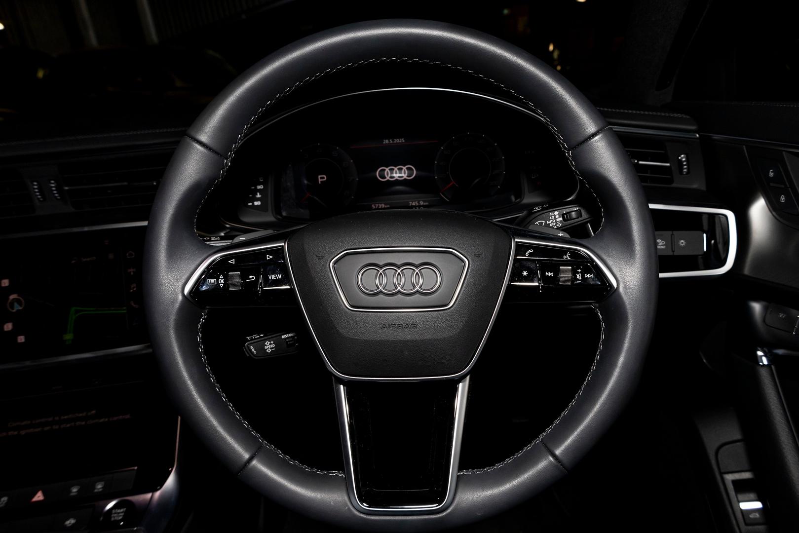 Audi A6 Sedan