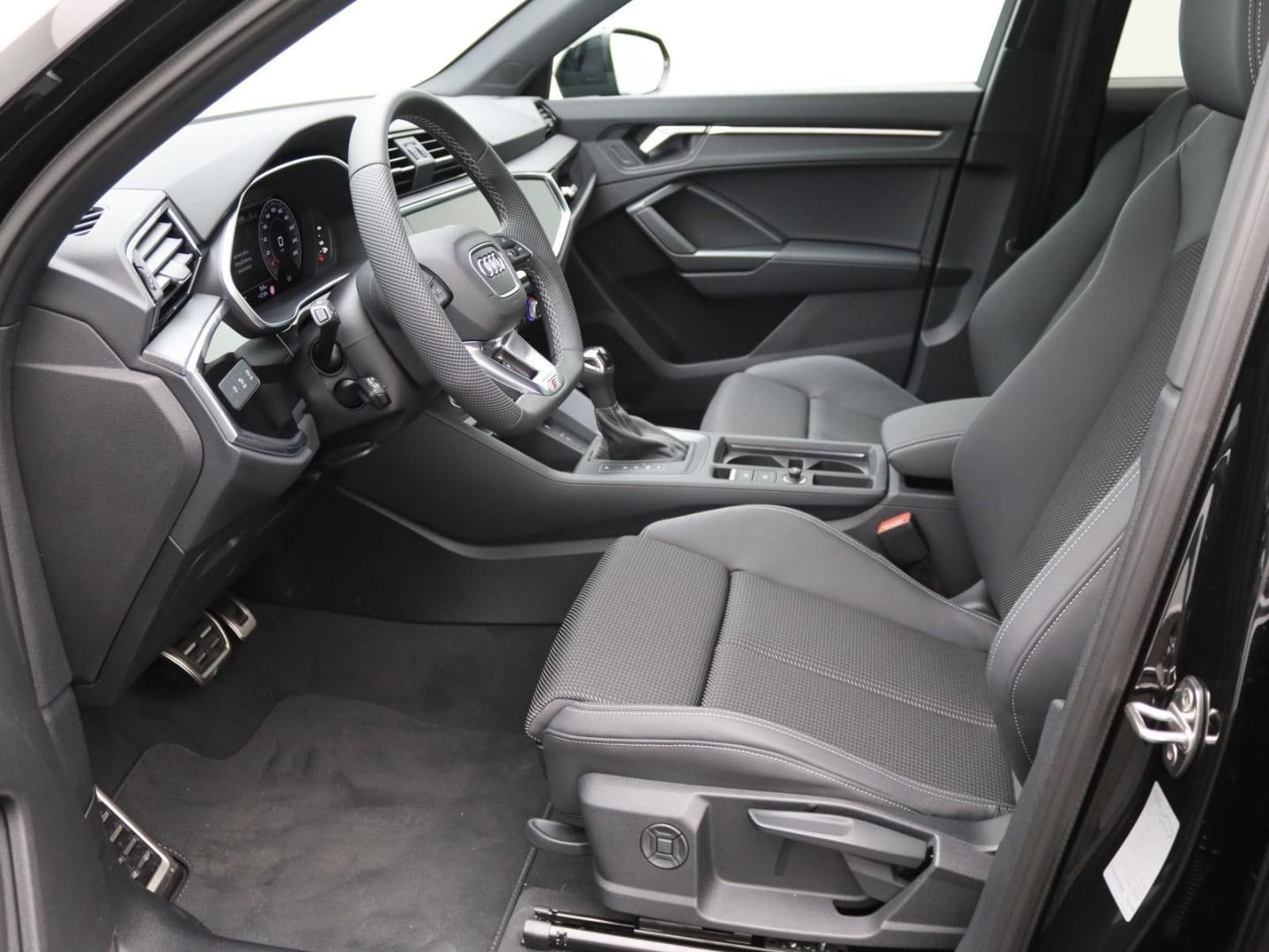Bild über Audi Q3 S line 35 TFSI S tronic - für weitere Informationen kontaktieren Sie den Audi Partner