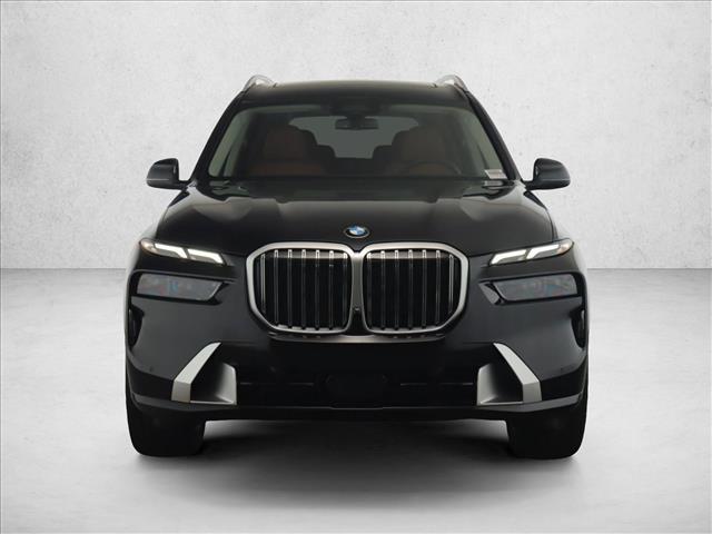 2025 BMW X7 - Image 2