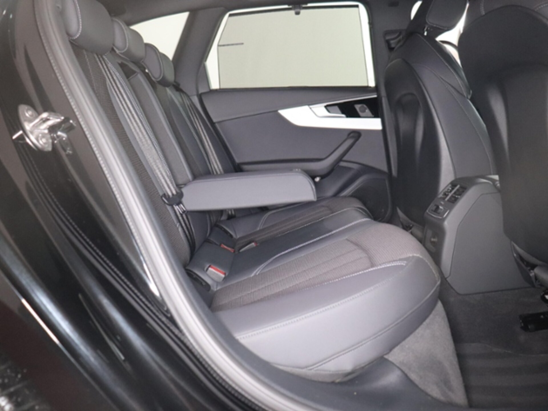 Audi A4 Avant S line