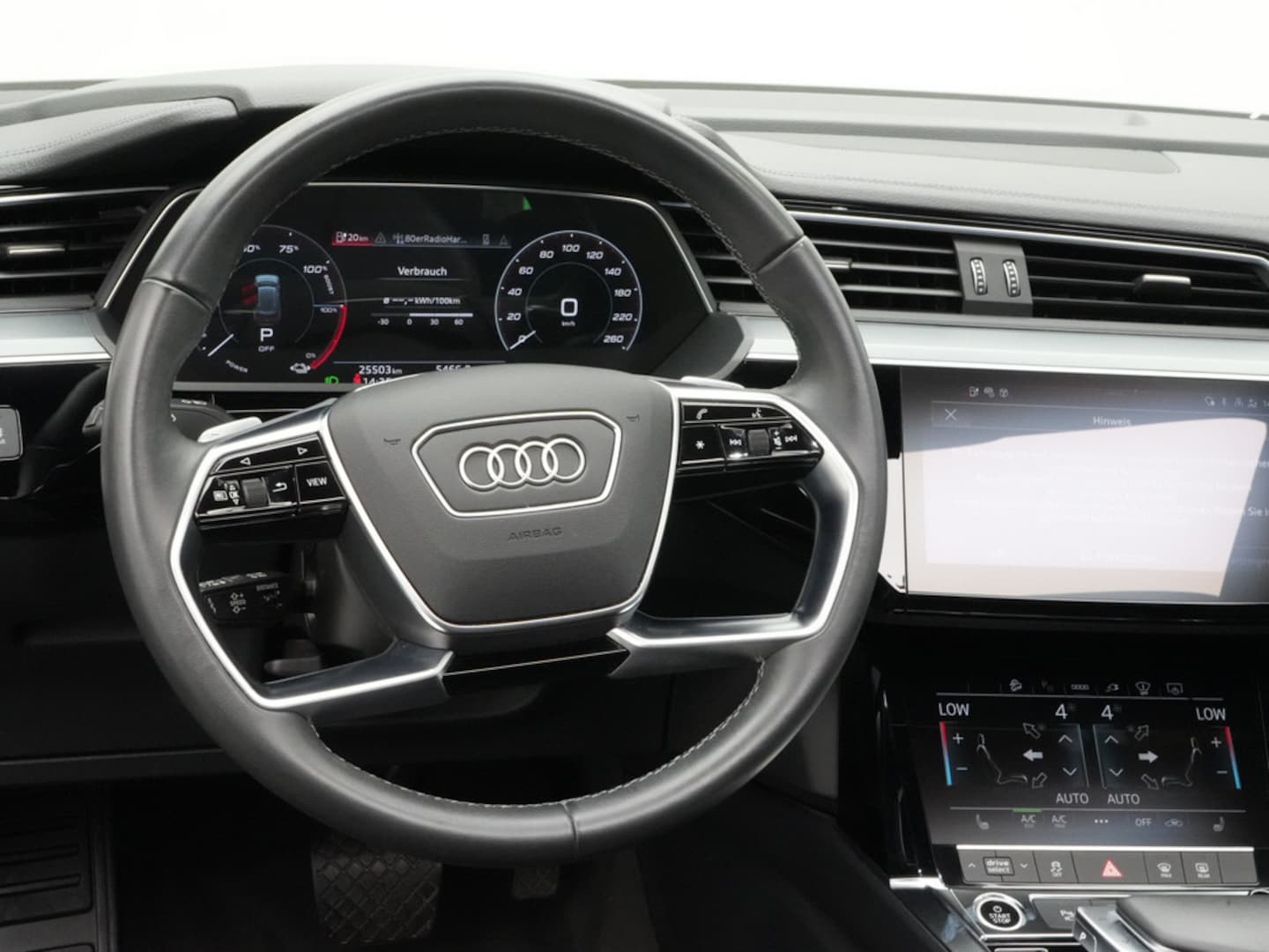 Bild über Audi Q8 e-tron S line 50 e-tron quattro - für weitere Informationen kontaktieren Sie den Audi Partner